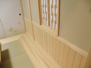 奈良県自然派注文建築施工例ひのき腰板、床板天然無垢材使用