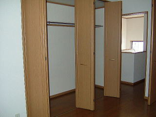 奈良県新築一戸建クローゼット・框、ハンガーパイプ、棚