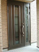 奈良県新築一戸建玄関ドア、ダーク、リフォーム