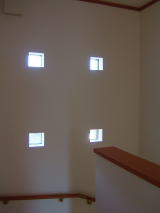 奈良県階段明かり取り窓
