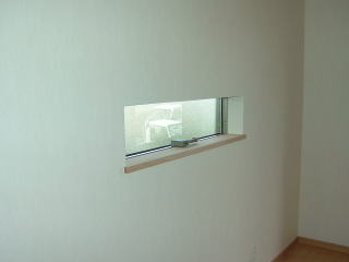 奈良県高市郡注文建築施工例、キッチン内部明り取り窓