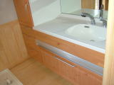 奈良県注文建築一戸建て・洗面室、洗面台、木目調