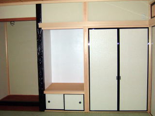 奈良県高市郡注文建築一戸建和室：仏間、床の間、押入れ